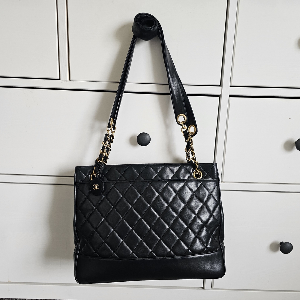 CHANEL Vintage Black Quilted Leather Shoulder Bag